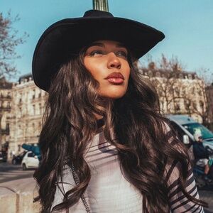 Meet your Posher, Julies